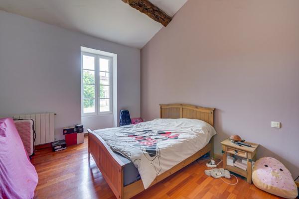 Saint-Paul (33390) Ensemble immobilier à rénover et réhabiliter avec dépendances, chais et cuvier sur parcelle de 3875m2