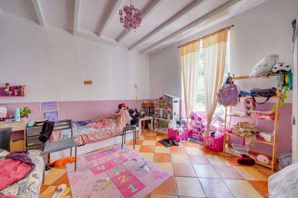 Saint-Paul (33390) Ensemble immobilier à rénover et réhabiliter avec dépendances, chais et cuvier sur parcelle de 3875m2