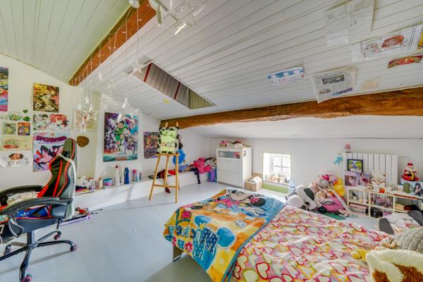 Saint-Paul (33390) Ensemble immobilier à rénover et réhabiliter avec dépendances, chais et cuvier sur parcelle de 3875m2