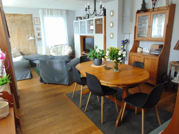 MAISON AVEC NOMBREUX POINTS FORTS A DECOUVRIR