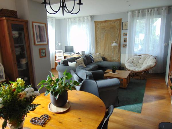 MAISON AVEC NOMBREUX POINTS FORTS A DECOUVRIR