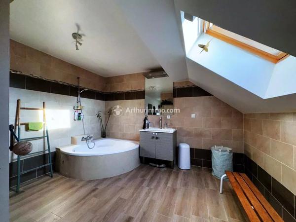 Vente Maison 7 pièces 287 m2 à Lyaud