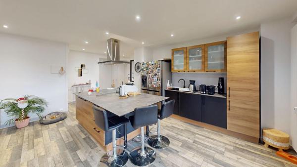 Joli appartement lumineux avec deux balcons et ascenseur ! Centre de Pont-de-Beauvoisin