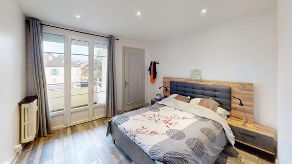 Joli appartement lumineux avec deux balcons et ascenseur ! Centre de Pont-de-Beauvoisin