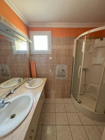 Pleubian, Laneros,Proche Mer , 93 m² , 3 Chambres ,Garage , Véranda ,Dépendance