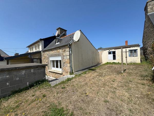 Pleubian, Laneros,Proche Mer , 93 m² , 3 Chambres ,Garage , Véranda ,Dépendance
