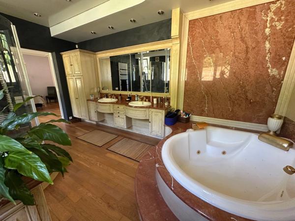 Elégance, volume et art de vivre.