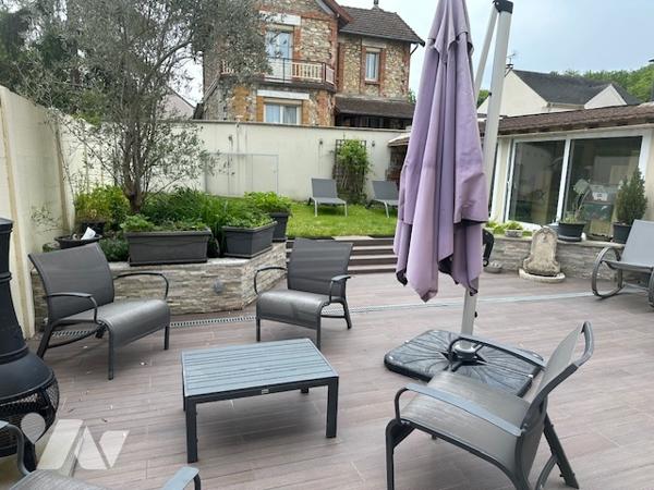 Maison à vendre à Saint-Brice-sous-Forêt (95350) : 5 pièces, 201 m² sur terrain de 958 m2.