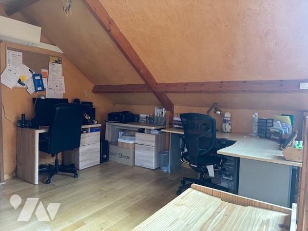 Maison à vendre à Saint-Brice-sous-Forêt (95350) : 5 pièces, 201 m² sur terrain de 958 m2.