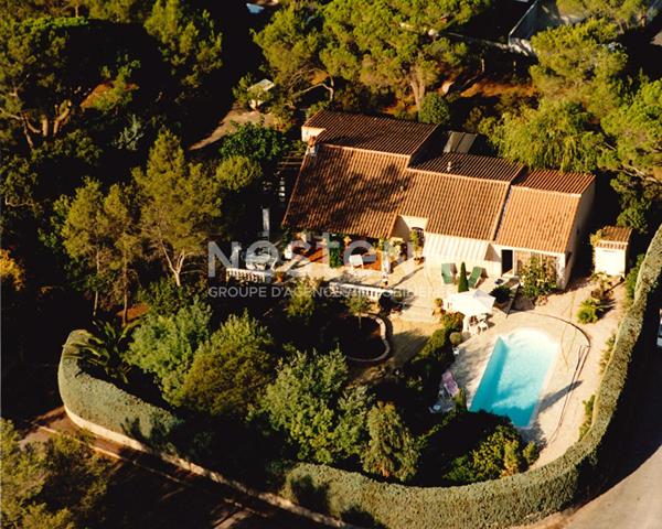 Villa de plain pied 3 pièces principales et un studio indépendant de 30 m² sur un terrain de 1700 m²