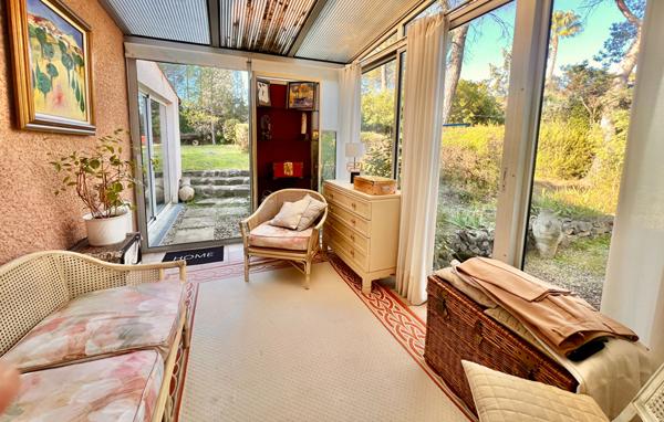 Villa de plain pied 3 pièces principales et un studio indépendant de 30 m² sur un terrain de 1700 m²