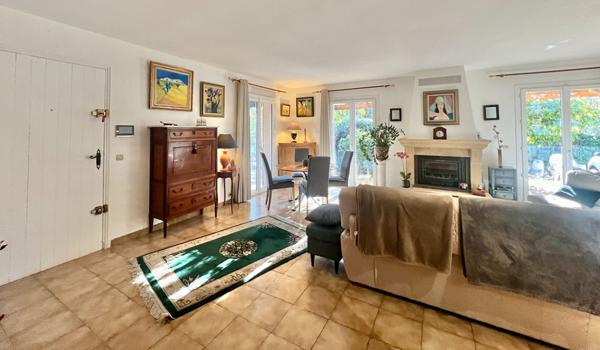 Villa de plain pied 3 pièces principales et un studio indépendant de 30 m² sur un terrain de 1700 m²