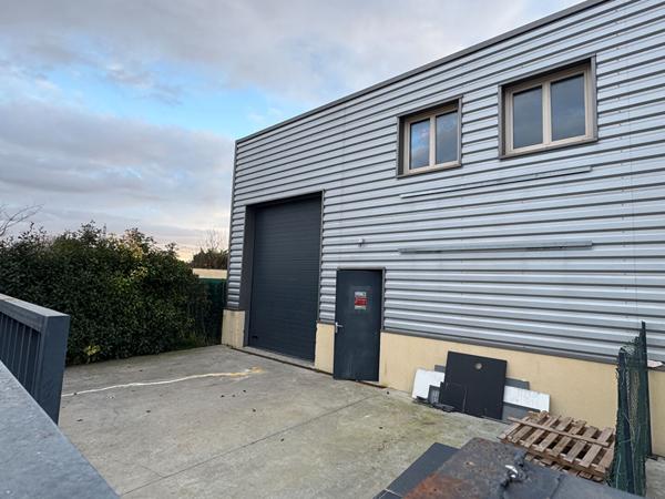 Entrepôt / local industriel 110 m2