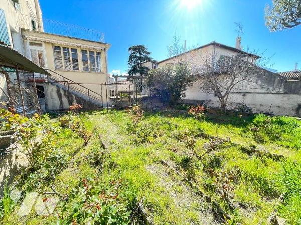 A vendre - Manosque (04) - Alpes de Haute Provence: Immeuble de rapport nécessitant des travaux...