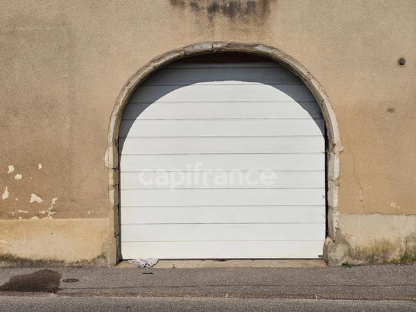 Garage fermé avec potentiel d'extension - à vendre à Mouchard (39330)