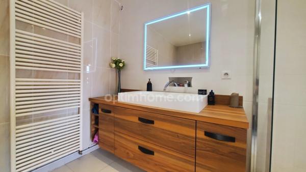 CORPS DE FERME RENOVE 255 M² GARAGES BOXES JARDIN