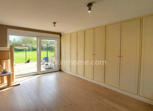 CORPS DE FERME RENOVE 255 M² GARAGES BOXES JARDIN