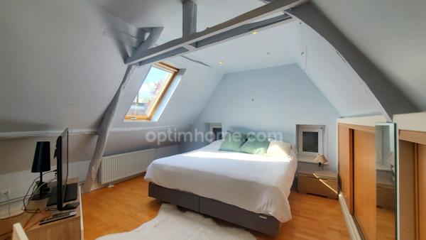 CORPS DE FERME RENOVE 255 M² GARAGES BOXES JARDIN