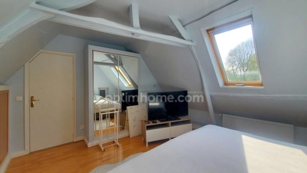 CORPS DE FERME RENOVE 255 M² GARAGES BOXES JARDIN