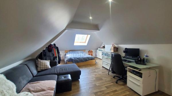 CORPS DE FERME RENOVE 255 M² GARAGES BOXES JARDIN