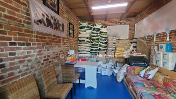 CORPS DE FERME RENOVE 255 M² GARAGES BOXES JARDIN