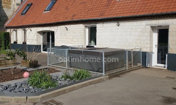 CORPS DE FERME RENOVE 255 M² GARAGES BOXES JARDIN