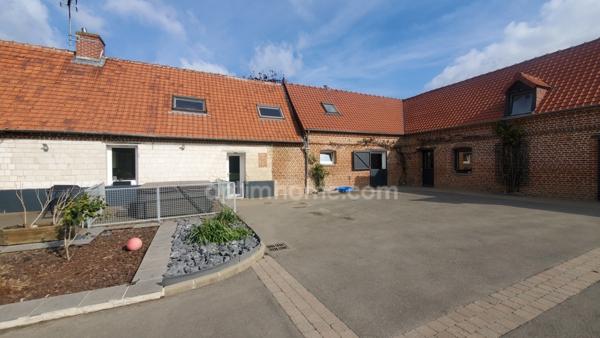 CORPS DE FERME RENOVE 255 M² GARAGES BOXES JARDIN
