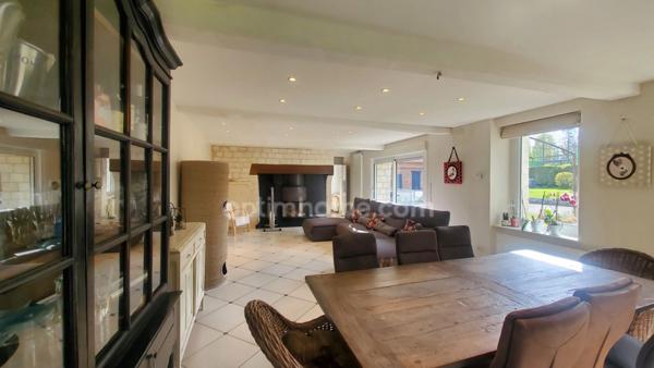 CORPS DE FERME RENOVE 255 M² GARAGES BOXES JARDIN