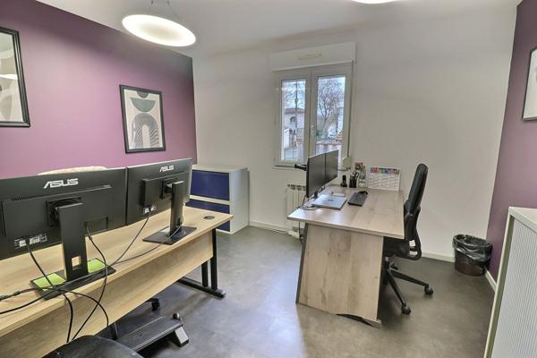 À LOUER ? LOCAL PROFESSIONNEL DE 100 m² ? CENTRE-VILLE DE FIGEAC