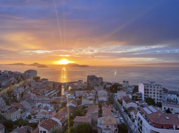 Marseille (13007) Incroyable vue panoramique au Vallon des Auffes - T3 de 72m2