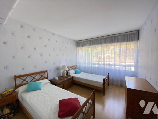 AURILLAC, à vendre appartement T4 comprenant entrée chaufferie/buanderie salle d'eau cuisine am...