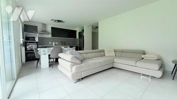 Appartement T3 à Saint-Cergues avec 2 garages, cave et parking.