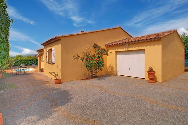 A VENDRE en EXCLUSIVITE a DRAGUIGNAN - Maison de plain pied avec PISCINE et GARAGE