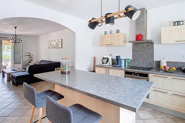 A VENDRE en EXCLUSIVITE a DRAGUIGNAN - Maison de plain pied avec PISCINE et GARAGE