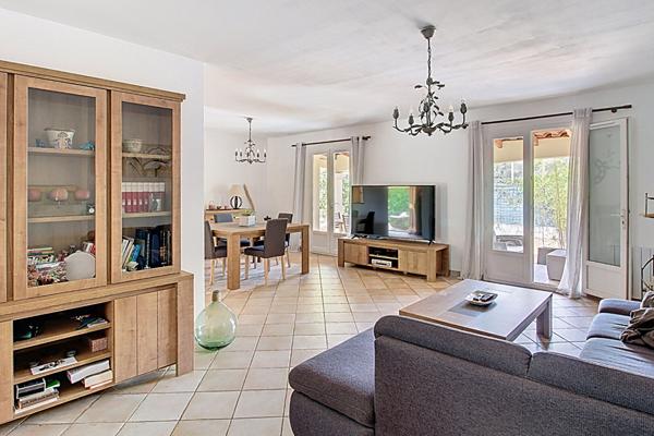 A VENDRE en EXCLUSIVITE a DRAGUIGNAN - Maison de plain pied avec PISCINE et GARAGE