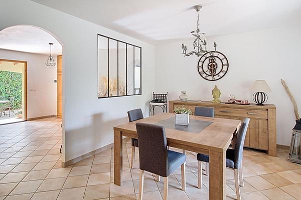 A VENDRE en EXCLUSIVITE a DRAGUIGNAN - Maison de plain pied avec PISCINE et GARAGE