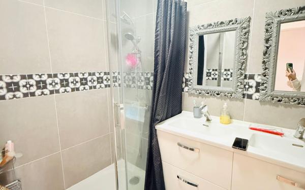 Appartement à vendre    4 pièces • 76,52 m2 Marseille 14