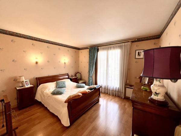 Gagny (93220) Maison avec grand jardin et garage