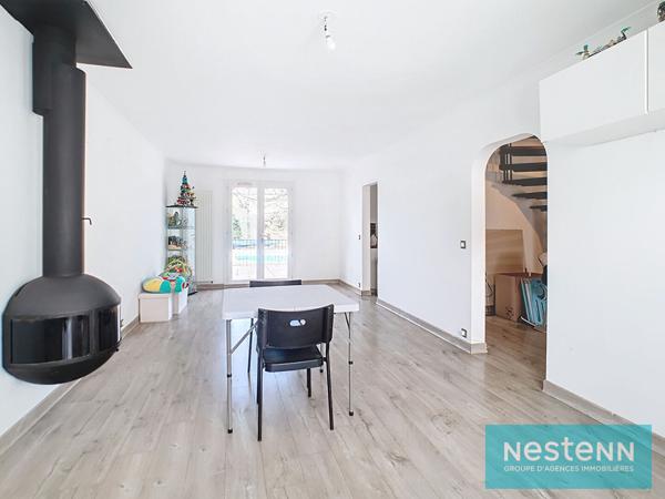 Maison ENTRESSEN T4, 3 Chambres, jardin, piscine et garage aménagé, env 127m²