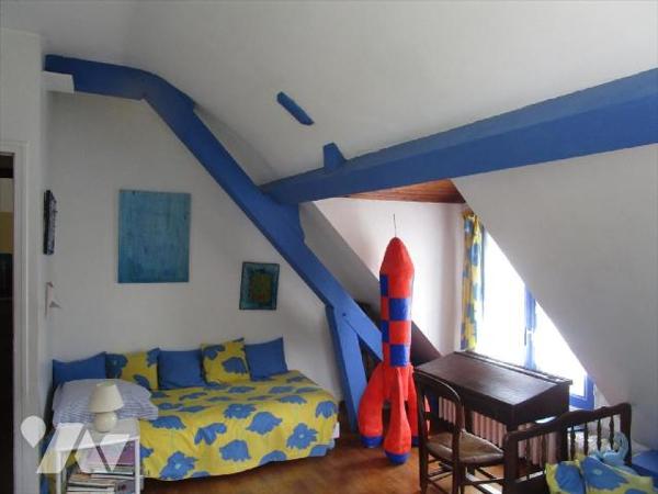 Meung sur Loire, très jolie maison située au c?ur d'un parc paysagé et arboré, traversé par les...