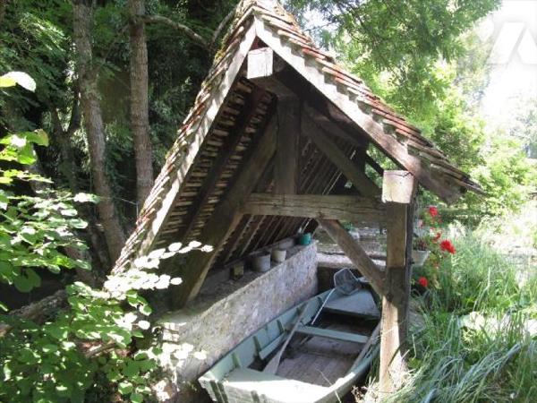 Meung sur Loire, très jolie maison située au c?ur d'un parc paysagé et arboré, traversé par les...
