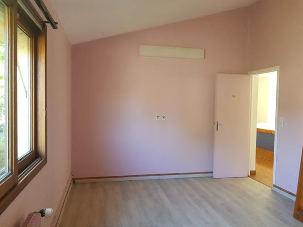 Local professionnel/bureaux au centre de Montignac - Lascaux