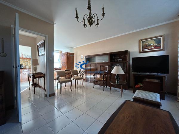 La Rochelle Maison 4 chambres + bureau à rénover avec jardin et garage.  La rochelle