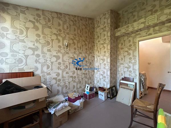 La Rochelle Maison 4 chambres + bureau à rénover avec jardin et garage.  La rochelle