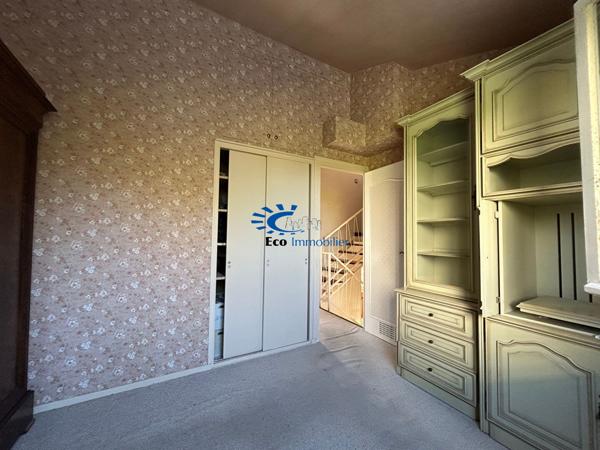 La Rochelle Maison 4 chambres + bureau à rénover avec jardin et garage.  La rochelle