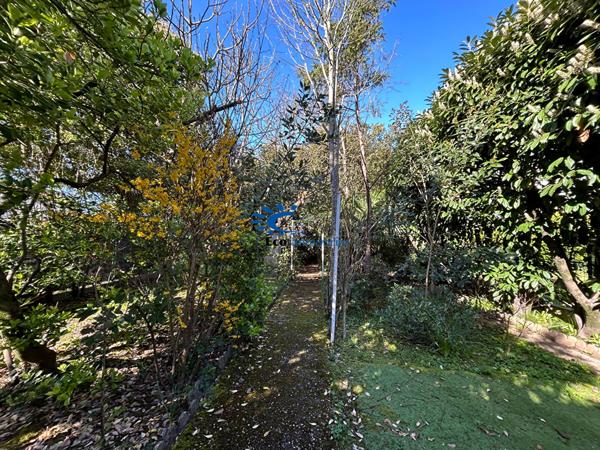 La Rochelle Maison 4 chambres + bureau à rénover avec jardin et garage.  La rochelle