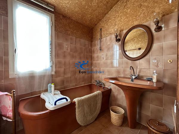 La Rochelle Maison 4 chambres + bureau à rénover avec jardin et garage.  La rochelle