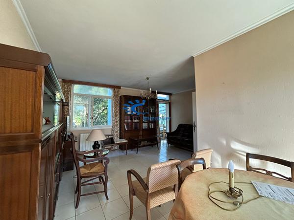 La Rochelle Maison 4 chambres + bureau à rénover avec jardin et garage.  La rochelle