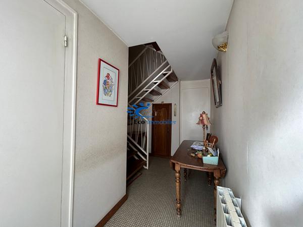 La Rochelle Maison 4 chambres + bureau à rénover avec jardin et garage.  La rochelle