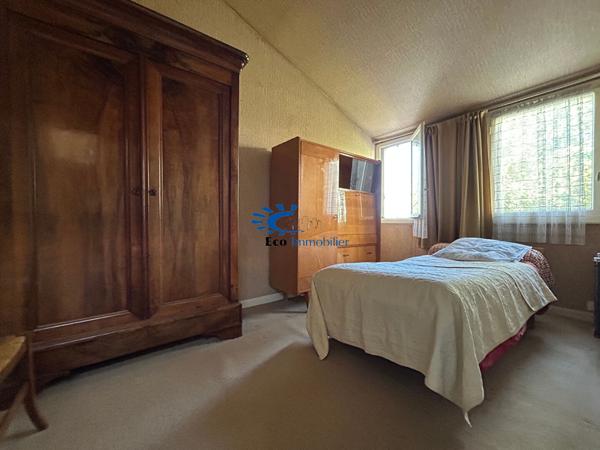 La Rochelle Maison 4 chambres + bureau à rénover avec jardin et garage.  La rochelle